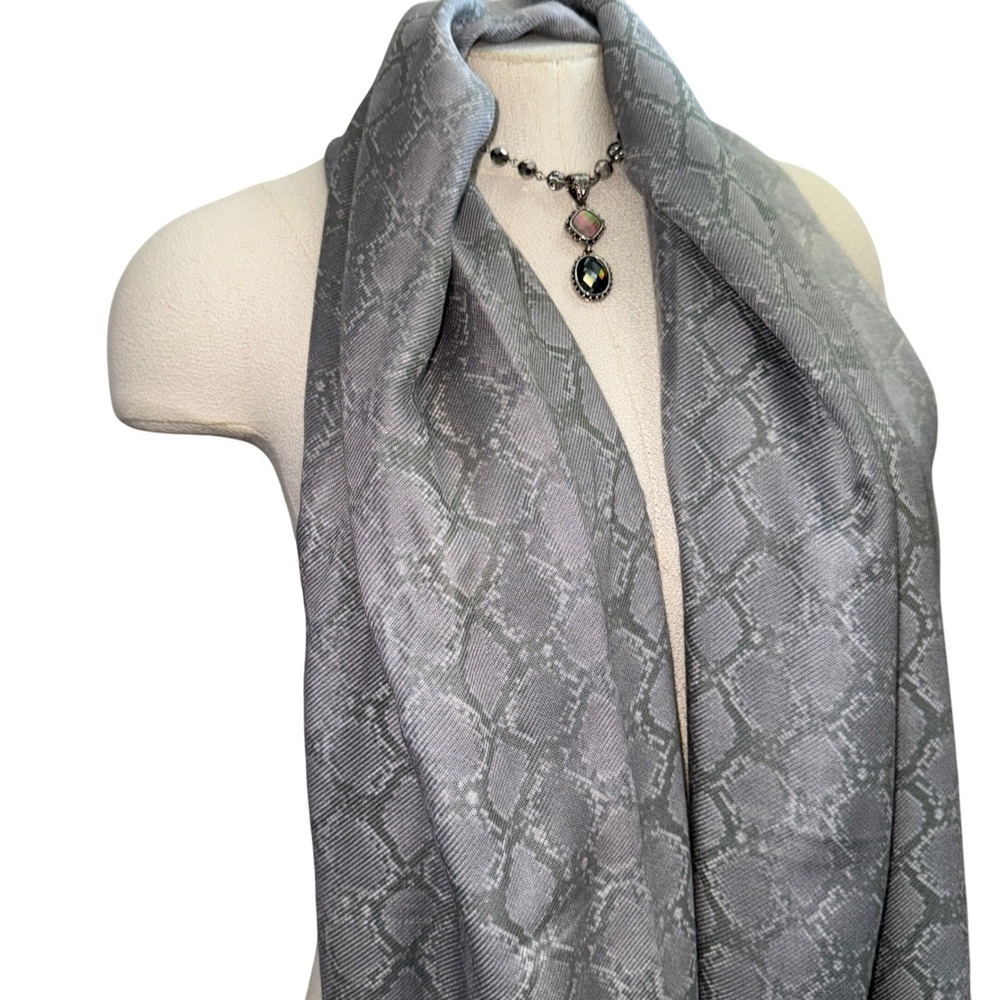 Liz Claiborne Grey Snakeskin Print Fringe‎ Scarf shawl Made in Italy chic NEW